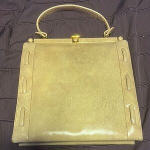 Vintage Leather Shoulder Bag with Classic Design